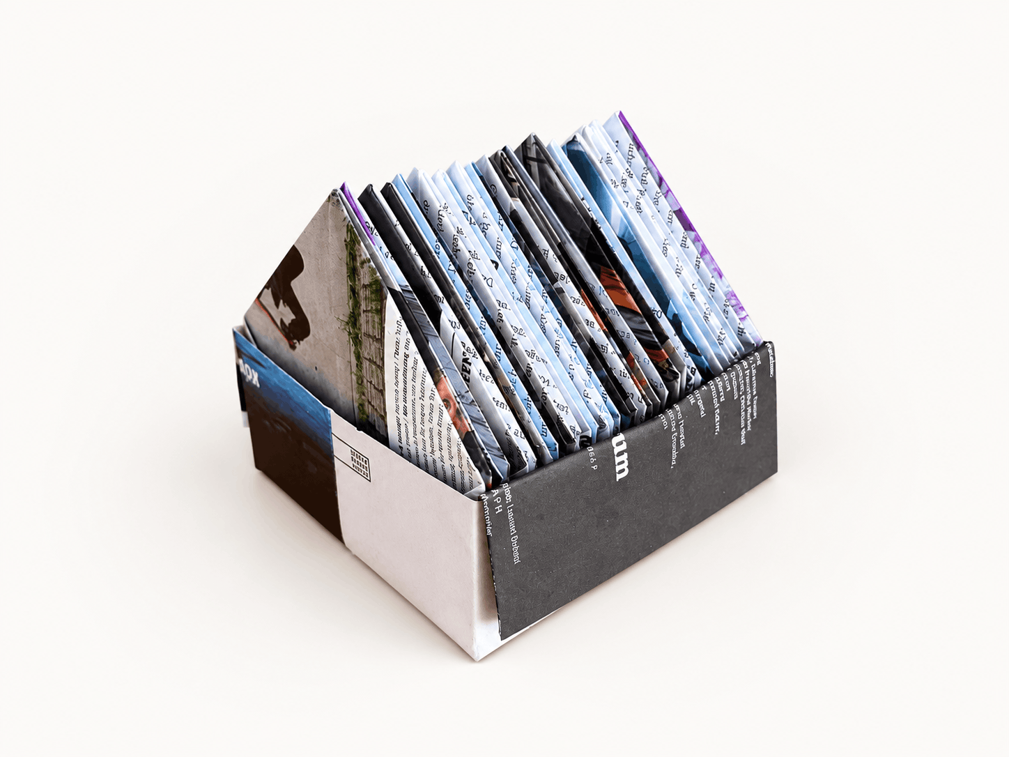 Upcycling-Papierbox aus gefalteten Magazinseiten